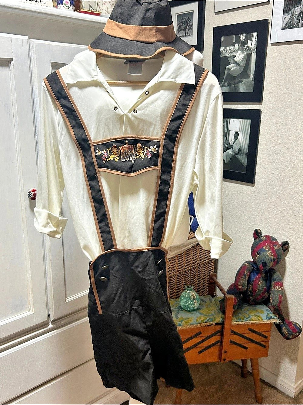 inCharacter Costumes Bavarian Guy Costume German Costume With Hat